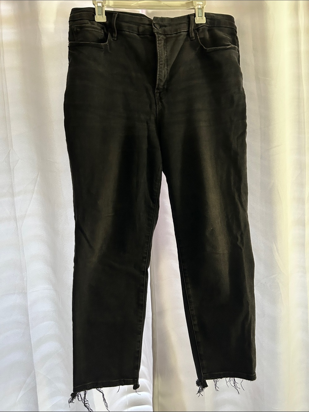 Good American Black Slim Straight Jeans with Raw Hem